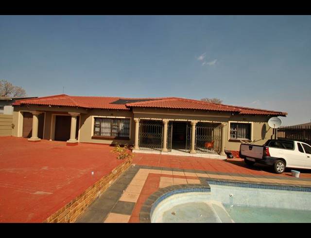 5 BEDROOM HOUSE FOR SALE IN EDEN PARK